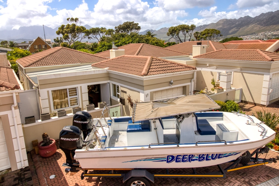2 Bedroom Property for Sale in Harbour Island Western Cape